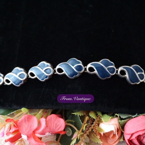 💙 VINTAGE Silver Plate Blue Paint Linked Bracelet 📿 - Picture 1 of 6